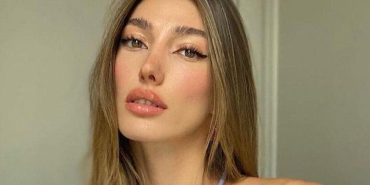 “Aranılan iç güzellik” Şevval Şahin’in vücudunu saran deri elbisesiyle mest etti!