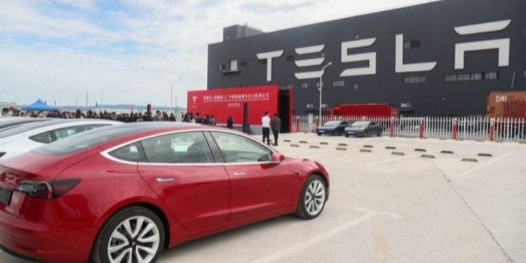 Tesla’nın 25 bin dolarlık otomobili 2024’te geliyor