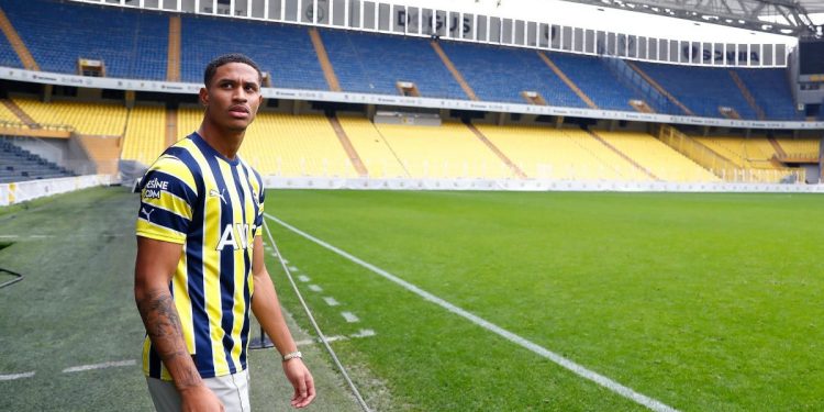 Fenerbahçe, Oosterwolde ile sözleşme imzaladı