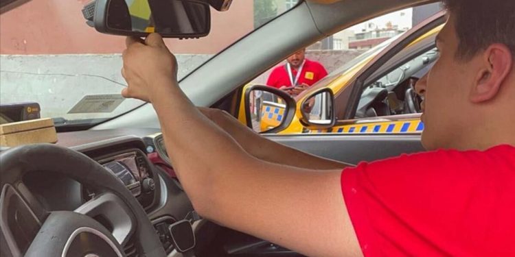 İstanbul’da minibüs ve taksilerde zamlı tarife uygulanmaya başlandı