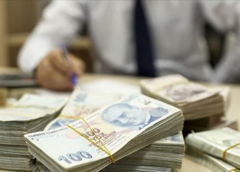 Memur ve emekliler nefesini tuttu! Yeni zam teklifi heyecanla bekleniyor