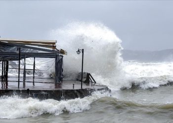 İstanbul’da sabah saatlerine dikkat: Valilikten fırtına uyarısı geldi