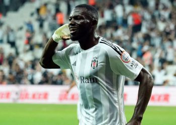 Omar Colley, Vincent Aboubakar ile hücum çalışıyor