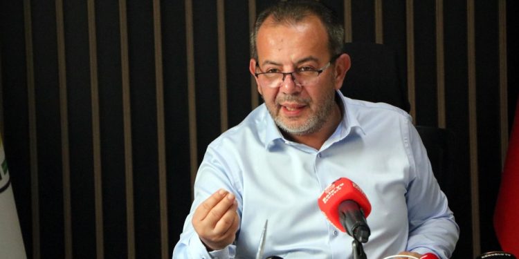 Tanju Özcan: 3 partiden resmi teklif aldım