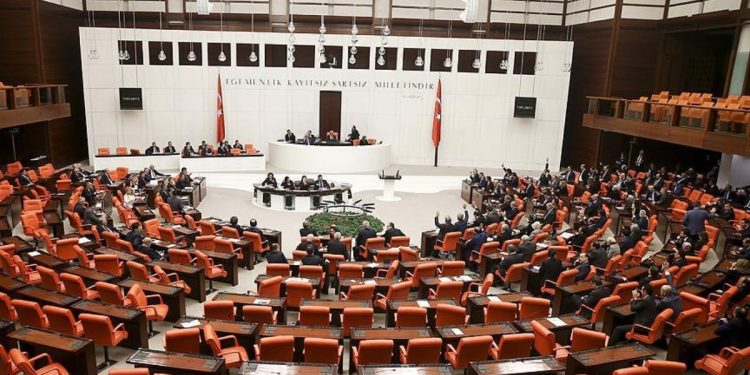 Yapay zeka TBMM’ye giriyor! Konuşmayı yazıya dökecek…